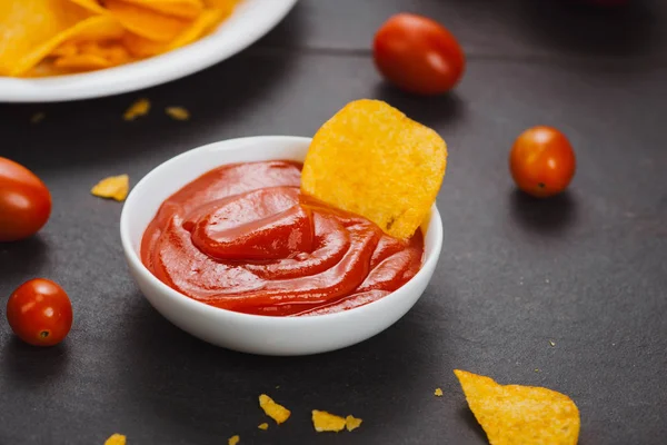 Burgonya chips, és ketchup — Stock Fotó