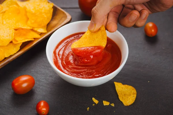 Burgonya chips, és ketchup — Stock Fotó