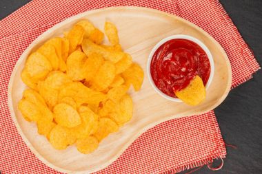 patates kızartması ve ketçap