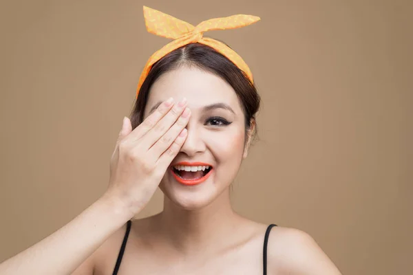 Vrouw haar oog gesloten — Stockfoto