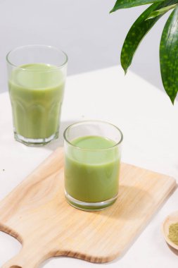 Sütlü sütlü çay Matcha