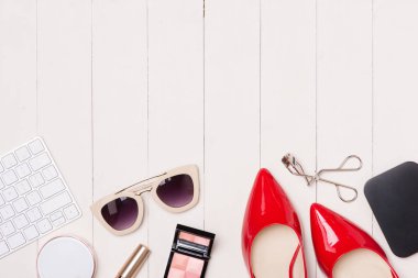 kozmetik ve kadın aksesuarları