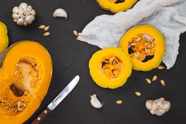 Turuncu kabak dilimlenmiş