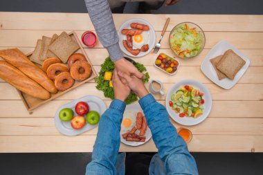 Arkadaş grubu yemek zevk