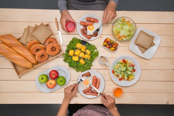 Arkadaş grubu yemek zevk