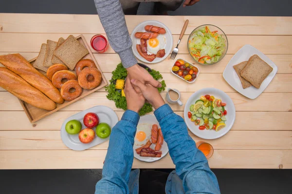 Arkadaş grubu yemek zevk