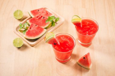 karpuz içecek gözlük 