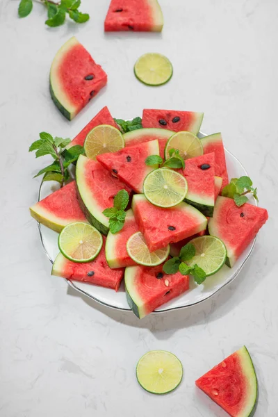 Frische in Scheiben geschnittene Wassermelone — Stockfoto