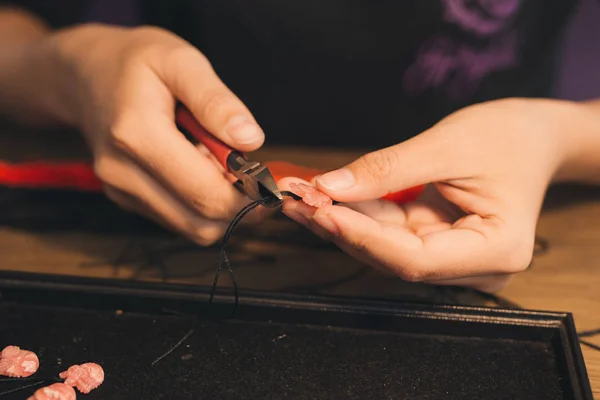 Designer making jewelries — Stock Photo, Image