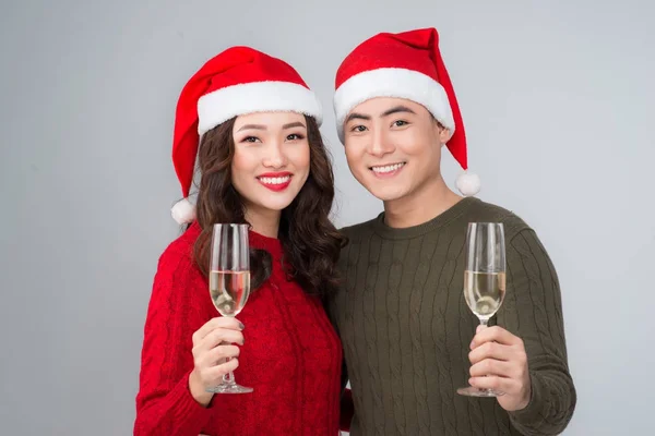 Zwei Personen mit Champagnergläsern — Stockfoto