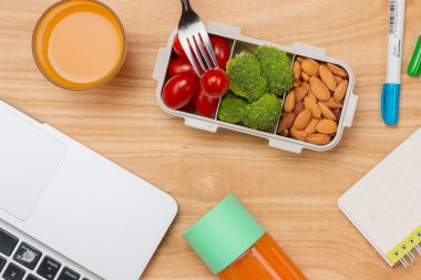 Ofis, banka donatımı ve beslenme çantası