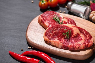 çiğ et kesme tahtası