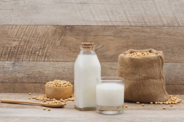 Soya sütü ve soya fasulyesi