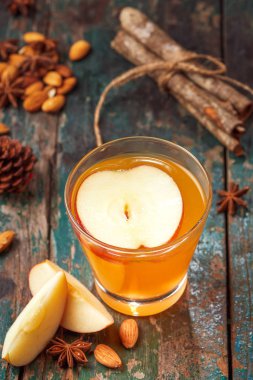 Tarçın ile elma çayı