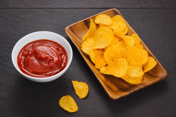 Chips Ketchup Bier Snack Ongezond Eten — Stockfoto