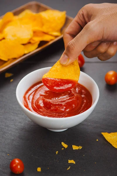 Burgonya Chips Ketchup Sör Snack Egészségtelen Táplálkozás — Stock Fotó