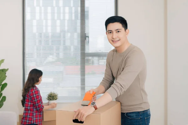 Smiling Couple Big Cardboard Boxes Moving New Place — Stock Photo, Image