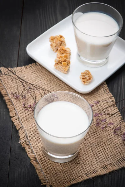 Colazione Con Latte Bicchiere Latte Sul Tavolo — Foto Stock