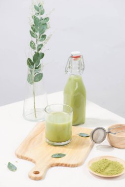 Lezzetli ev yapımı yeşil çay matcha latte