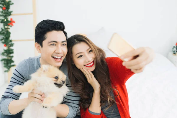 Christmas Asian Couple Happy Smiling Family Puppy Home Celebrating New — Stock Photo, Image