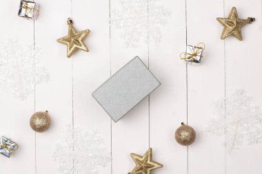 Kış tatil dekorasyon kadın kozmetik hediye ile. Yeni Yılınız Kutlu Olsun. Mutlu Noeller.