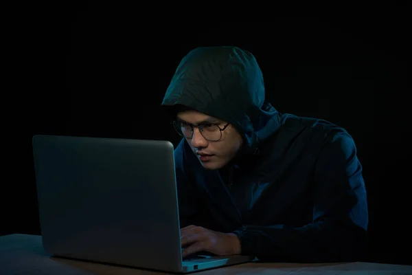 Hacker Mörk Luvtröja Sitter Framför Notebook Dator Integritet Attack — Stockfoto