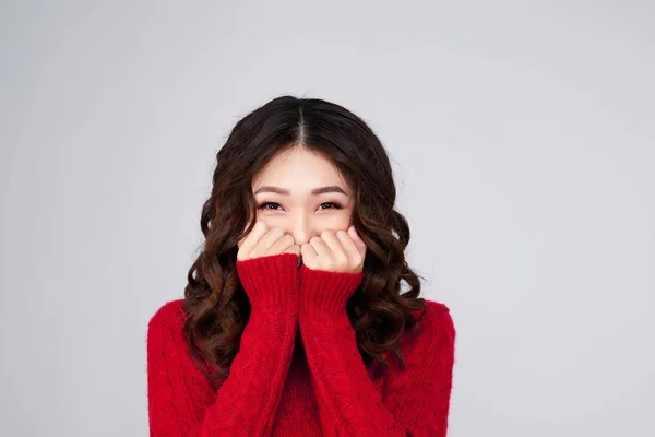Retrato Hermosa Mujer Asiática Suéter Punto Caliente Rojo —  Fotos de Stock