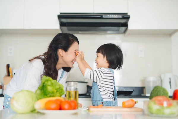 Happy Family Kitchen Mother Child Daughter Cooking Vegetables Using Tablet — Stock Photo, Image