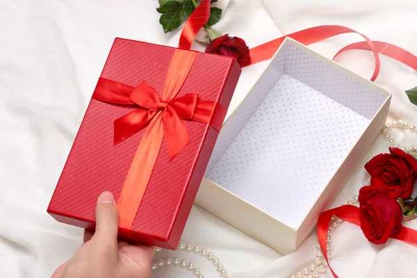 Opening Empty Gift Box Red Ribbon Bow Present Red Roses — Stock Photo, Image