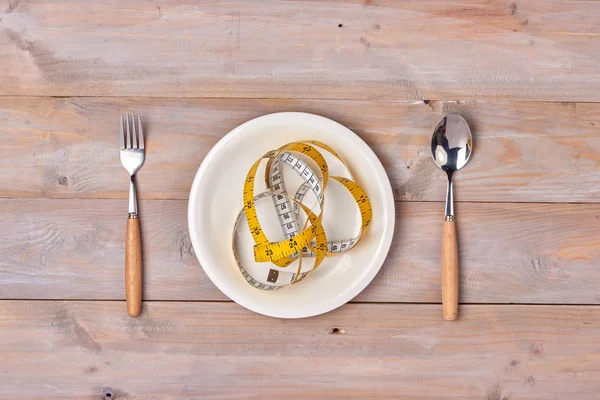 Platte Mit Maßband Messer Und Gabel Der Seite Gesunde Ernährung — Stockfoto