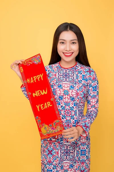 Mulher Vietnamita Traje Festival Tradicional Dai Mostrando Pergaminhos Ano Novo — Fotografia de Stock