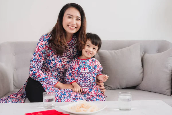 Mãe Filha Vietnamita Celebram Ano Novo Casa Tet Holiday — Fotografia de Stock