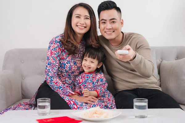 Família Vietnamita Feliz Comemorar Ano Novo Lunar Casa — Fotografia de Stock