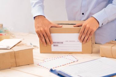İş yerinde postane toplanmaya teslimatçı