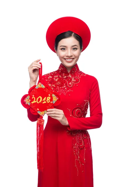伝統的な祭衣装アオザイの美しいアジアの女性の肖像画 テト休日 旧正月 — ストック写真