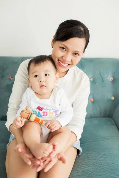 Mother and baby daughter — Stock Photo, Image