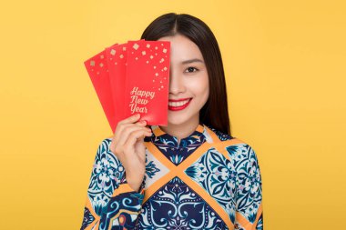 Vietnam kadın geleneksel festival Ao kırmızı para cepler tutan Da kılık. Tet Bayramı tatil. Ay yeni yıl.