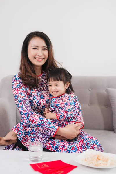 Mãe Filha Vietnamita Celebram Ano Novo Casa Tet Holiday — Fotografia de Stock