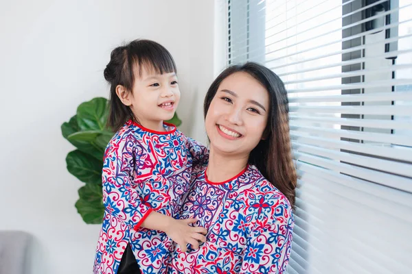 Mãe Filha Vietnamita Celebram Ano Novo Casa Tet Holiday — Fotografia de Stock