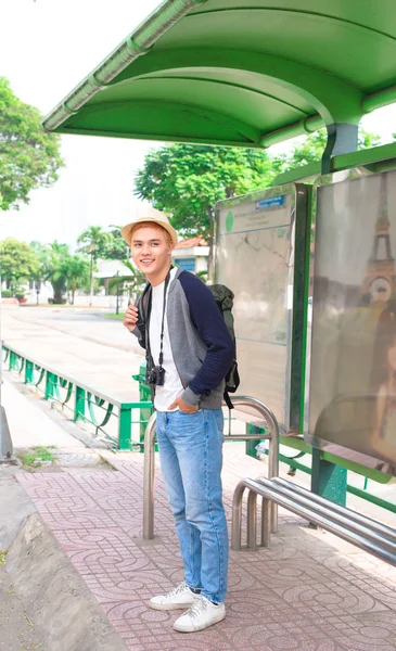 Молодой Азиат Путешествует Турист Весело Городе — стоковое фото