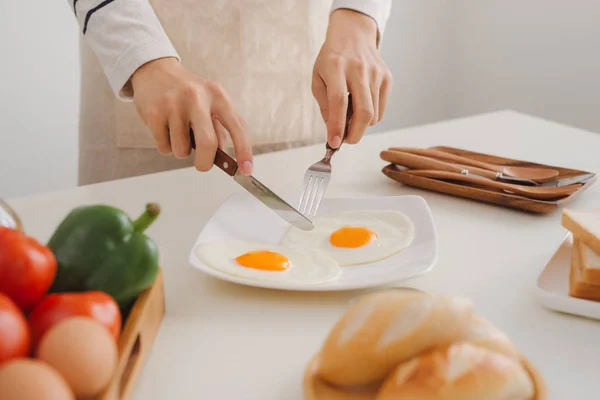 Приготовление Завтрак Дома Утрам — стоковое фото