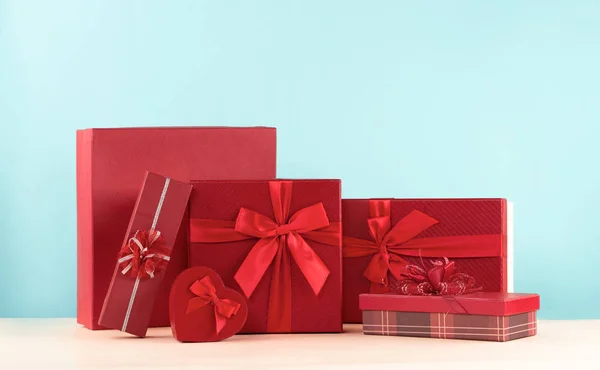 Coffret Cadeau Avec Ruban Rouge Pour Saint Valentin — Photo