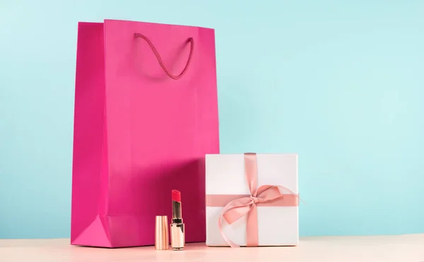 상자와 분홍색 화장품 — 스톡 사진