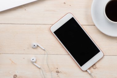 Boş ekran yalancı Resepsiyon ile beyaz akıllı telefon