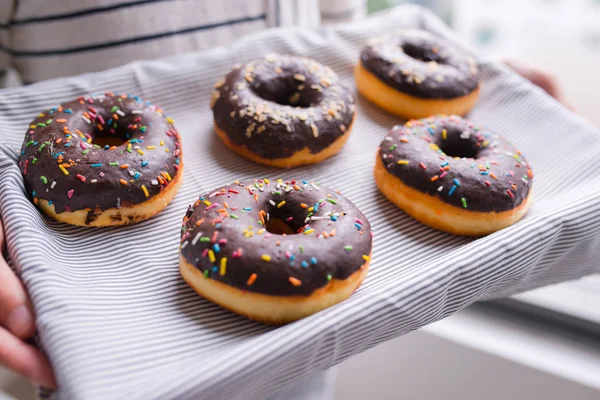 Male Hands Holding Tray Donuts — Stock Photo, Image