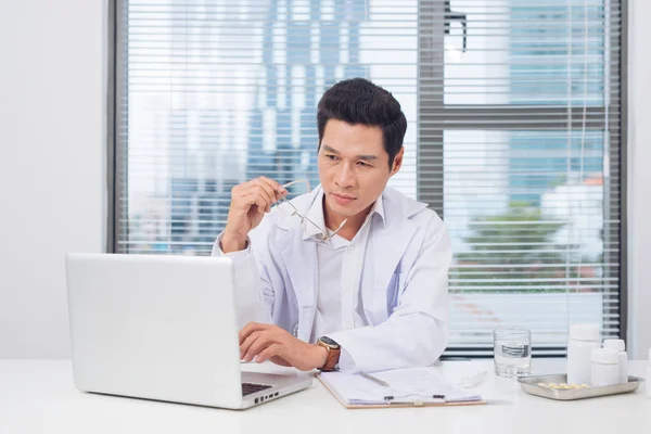 Male Doctor Working Desk Doctor Room — Stock Photo, Image