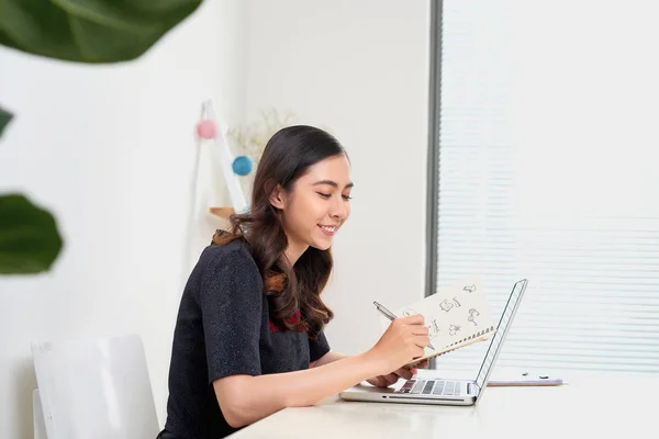 Smiling Businesswoman Working Her Laptop Taking Notes Office — Stock Photo, Image