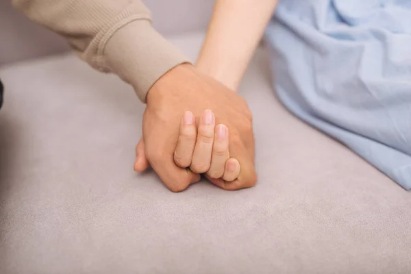 Verliebtes Paar Mann Und Frau Halten Händchen — Stockfoto