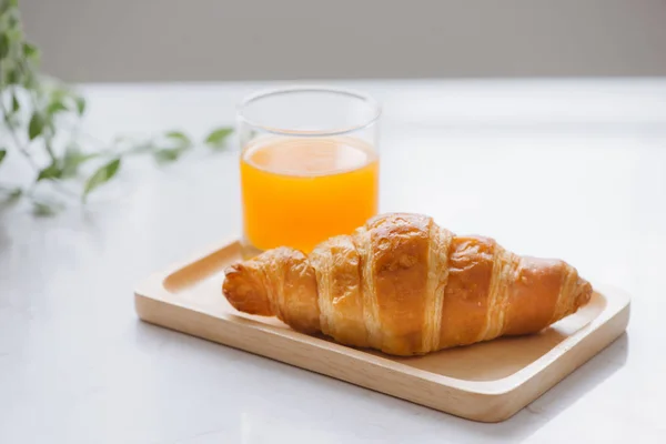 Petit Déjeuner Matin Avec Croissant Jus Fruits — Photo