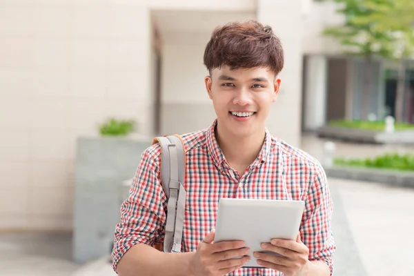 Férfi Ázsiai Diák Digitális Tábla Segítségével Campus — Stock Fotó